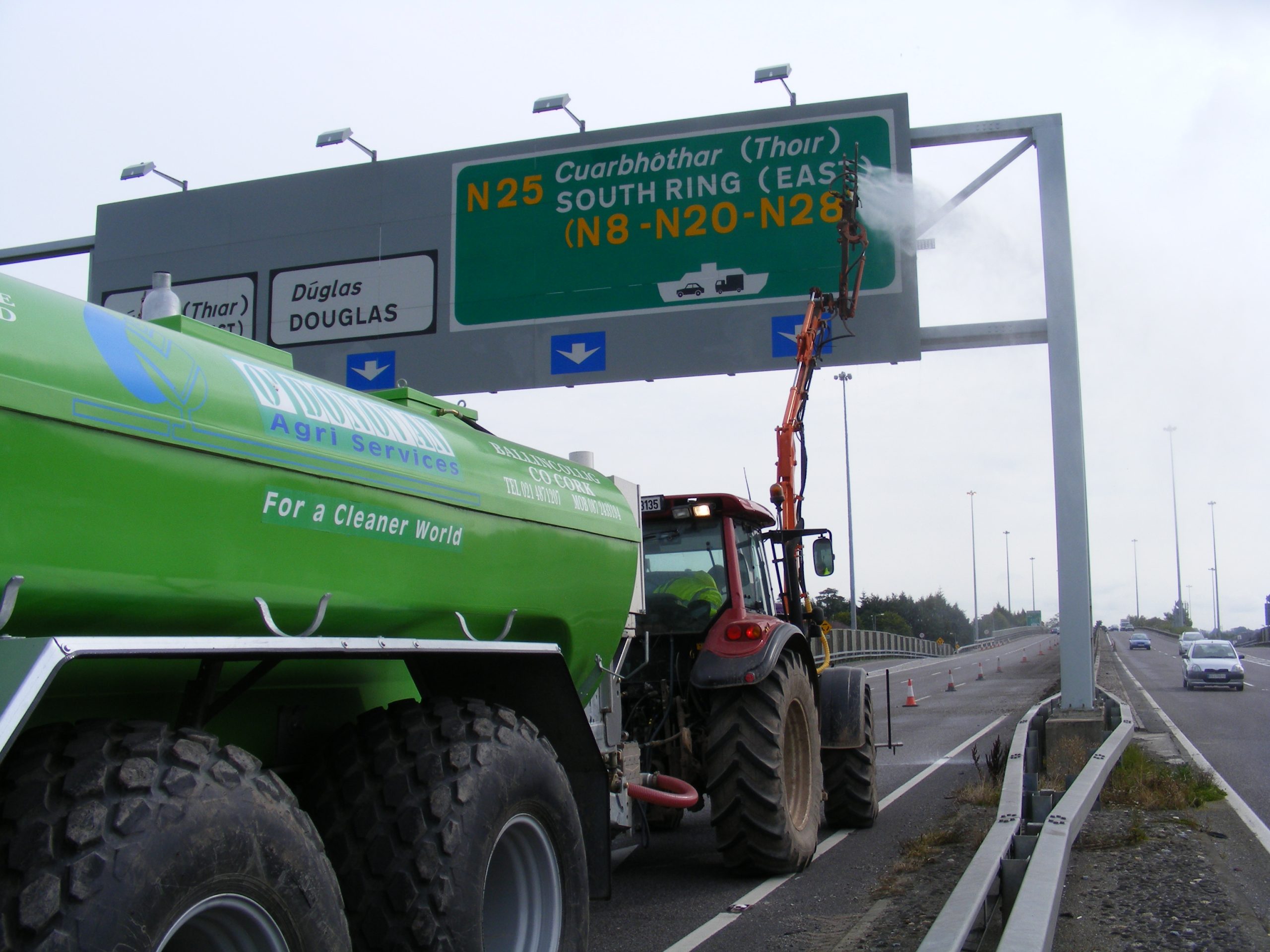 Over Head Gantry & Sign Cleaning