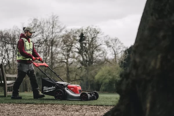 MILWAUKEE M18F2LM53-122 BATTERY LAWN MOWER 53CM GB2 - Image 2