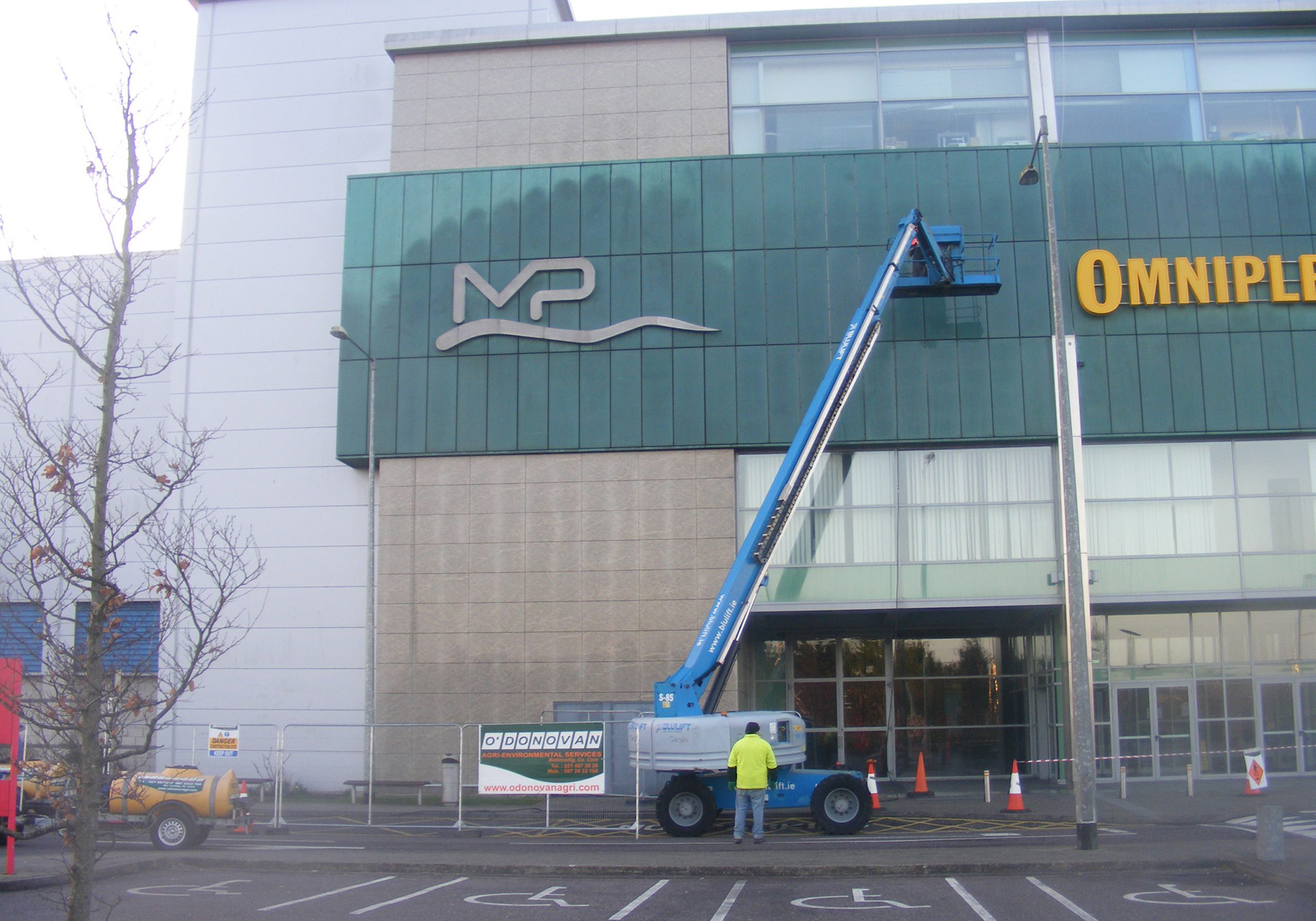 Commercial-Industrial-External-Building-Cleaning-scaled-landscape-de17c0c49c9098c96556cec7bf6de850-73lget1p2qxj Commercial-Industrial-External-Building-Cleaning-scaled-landscape-de17c0c49c9098c96556cec7bf6de850-73lget1p2qxj