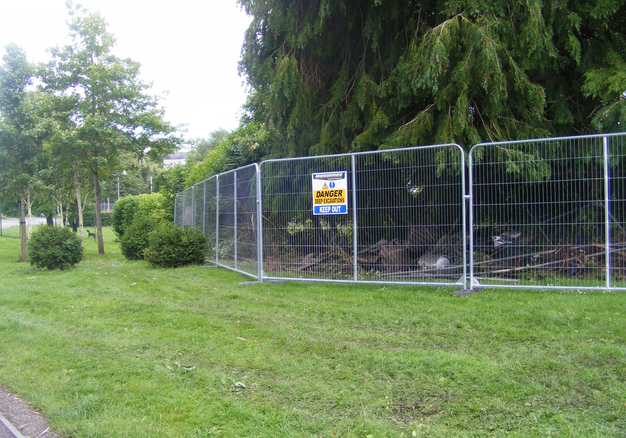Fencing-Crowd-Control-Barrier-Rental-Install-Service-scaled-landscape-11fe5fa2b43c6796e1cd4a02daed1425-wq62m3xfpk0o
