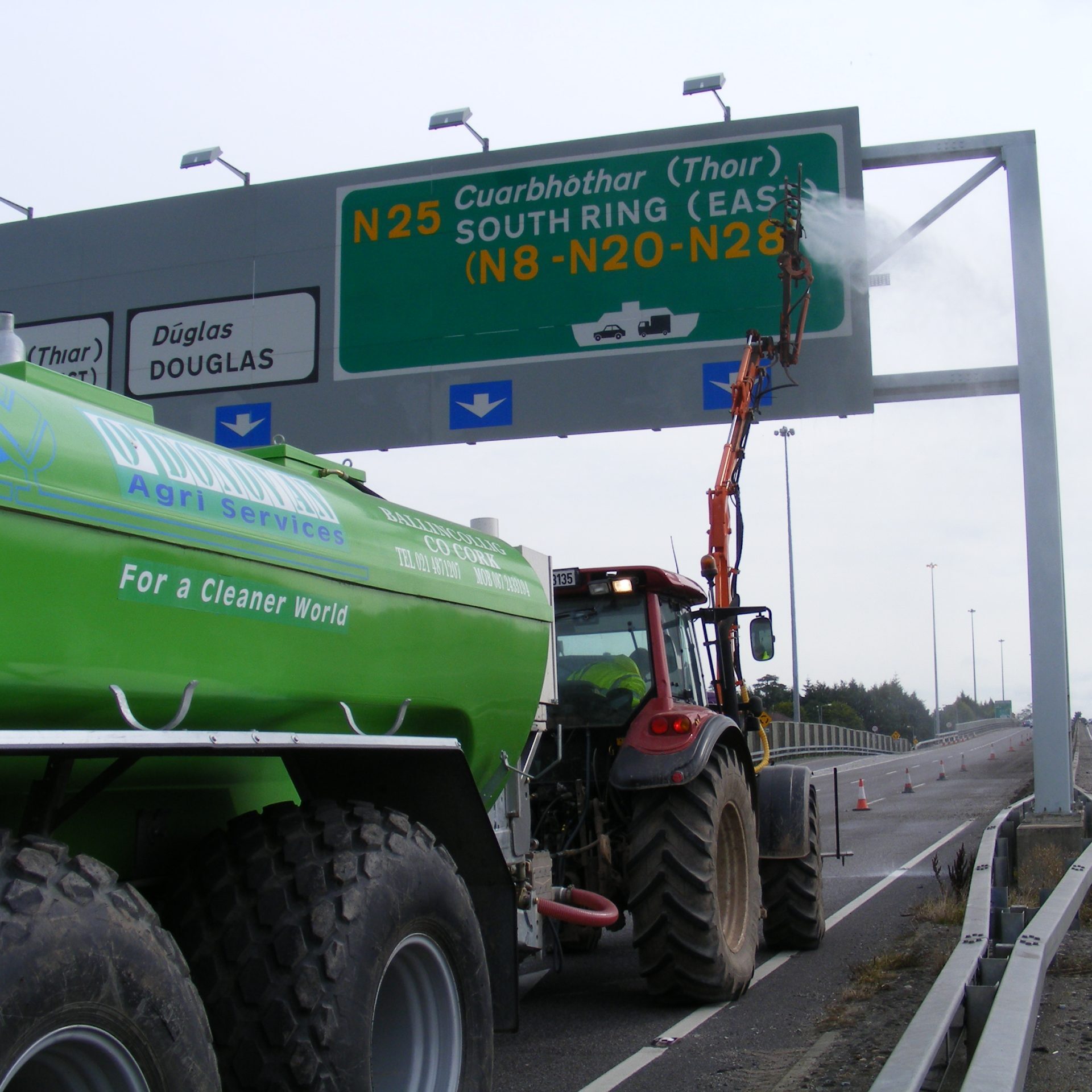 Over Head Gantry & Sign Cleaning