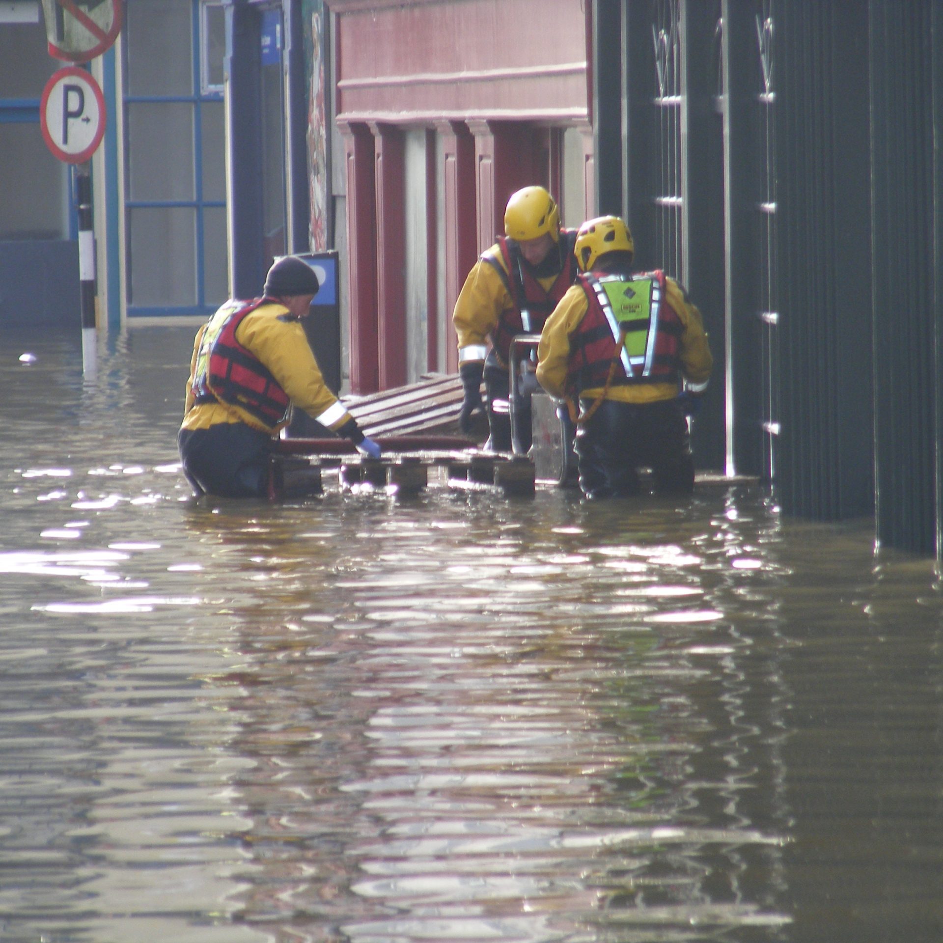 Photo No 5 Highly Trained & Emergency Respone Team At Work